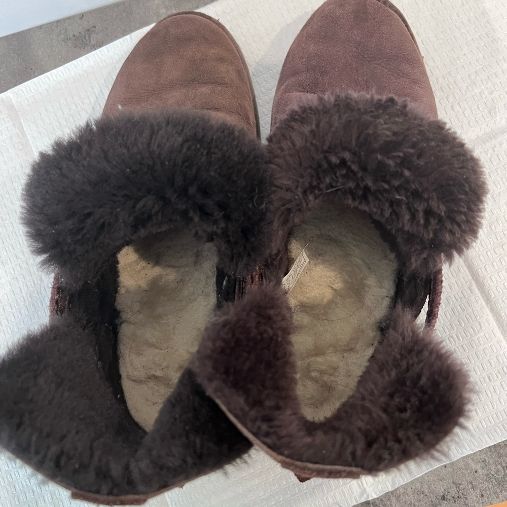 UGG
Womens Mckay Boot Chelsea In chokolat, size 9.5 - Picture 6 of 7